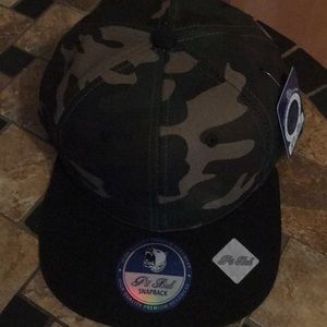 Second men’s camouflage cap